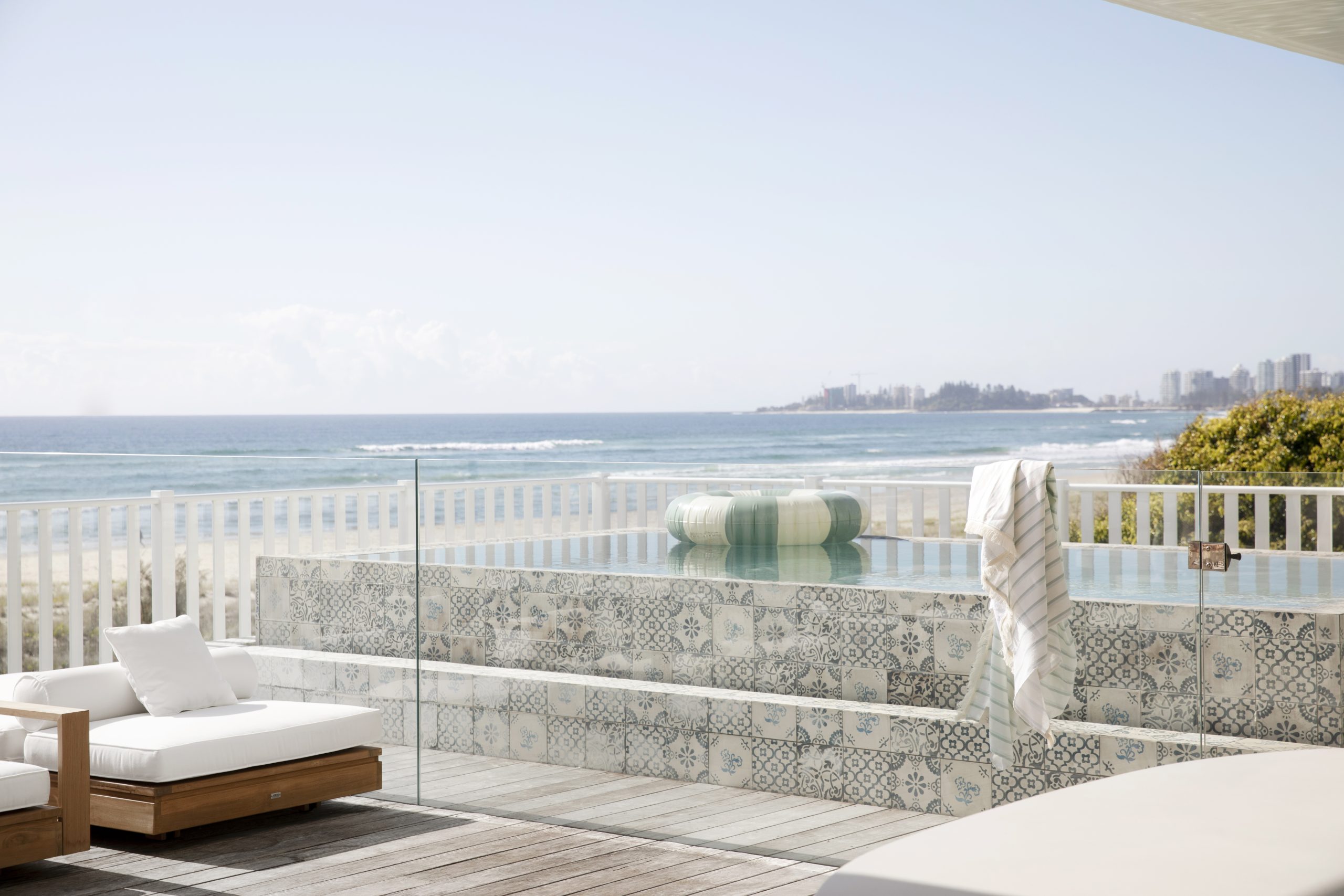 Rolling Seas Bilinga Infinity Pool Rolling Seas Bilinga Infinity Pool