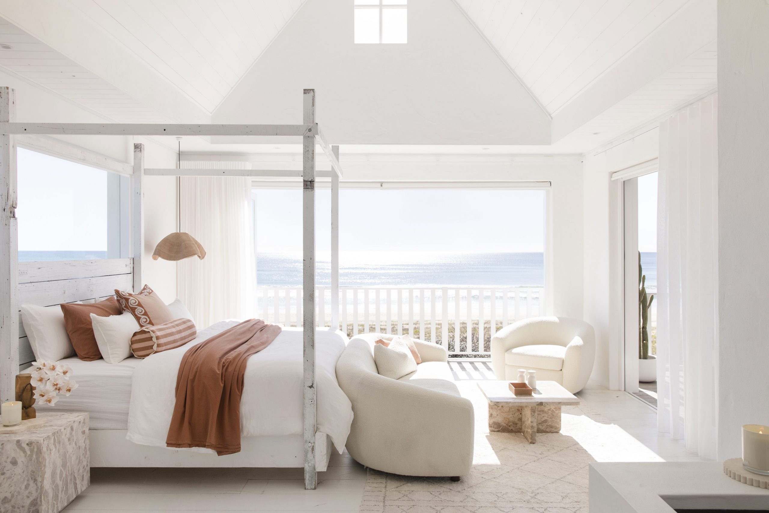 Rolling Seas Bilinga The Master Bedroom The master bedroom.