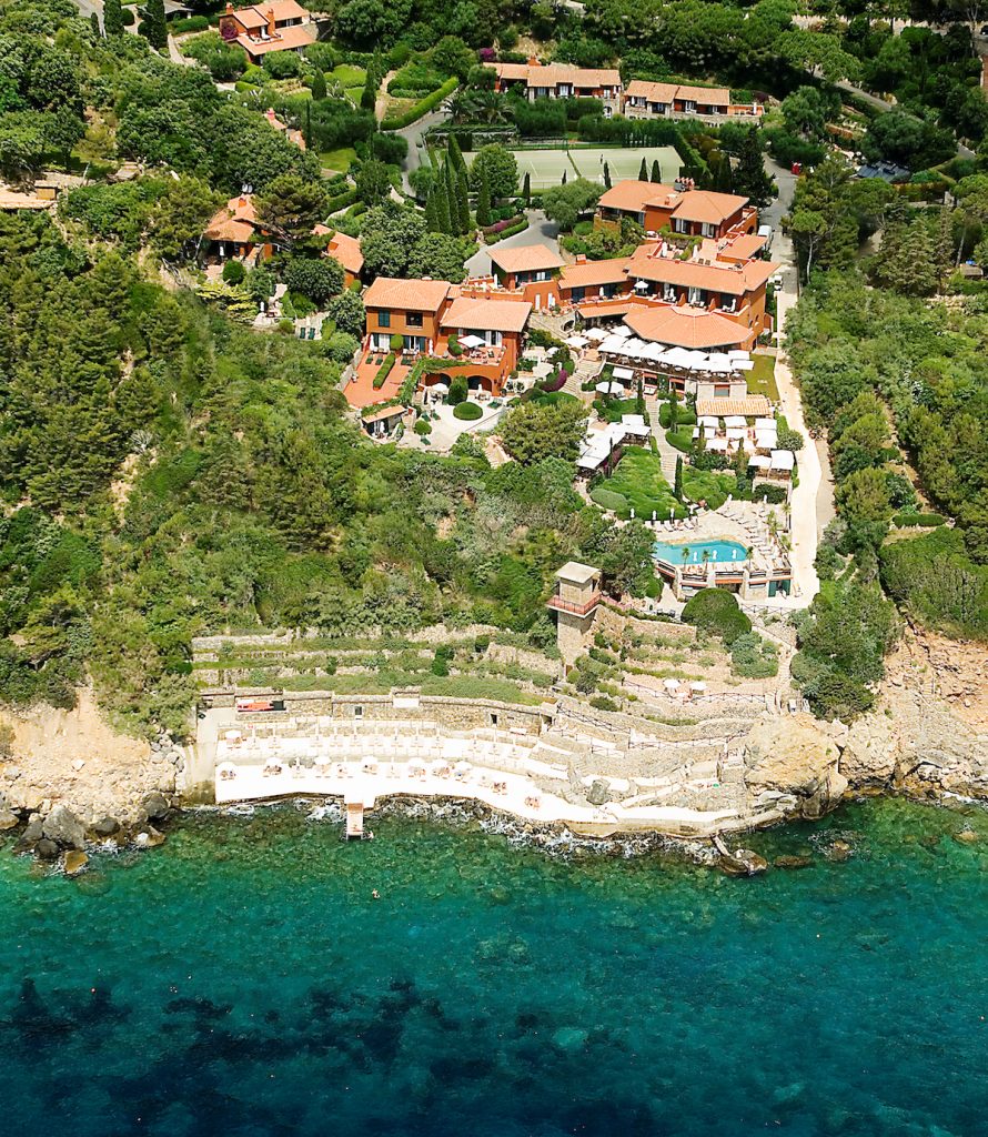 Hotel-Il-Pellicano-Airview-2-890x1024